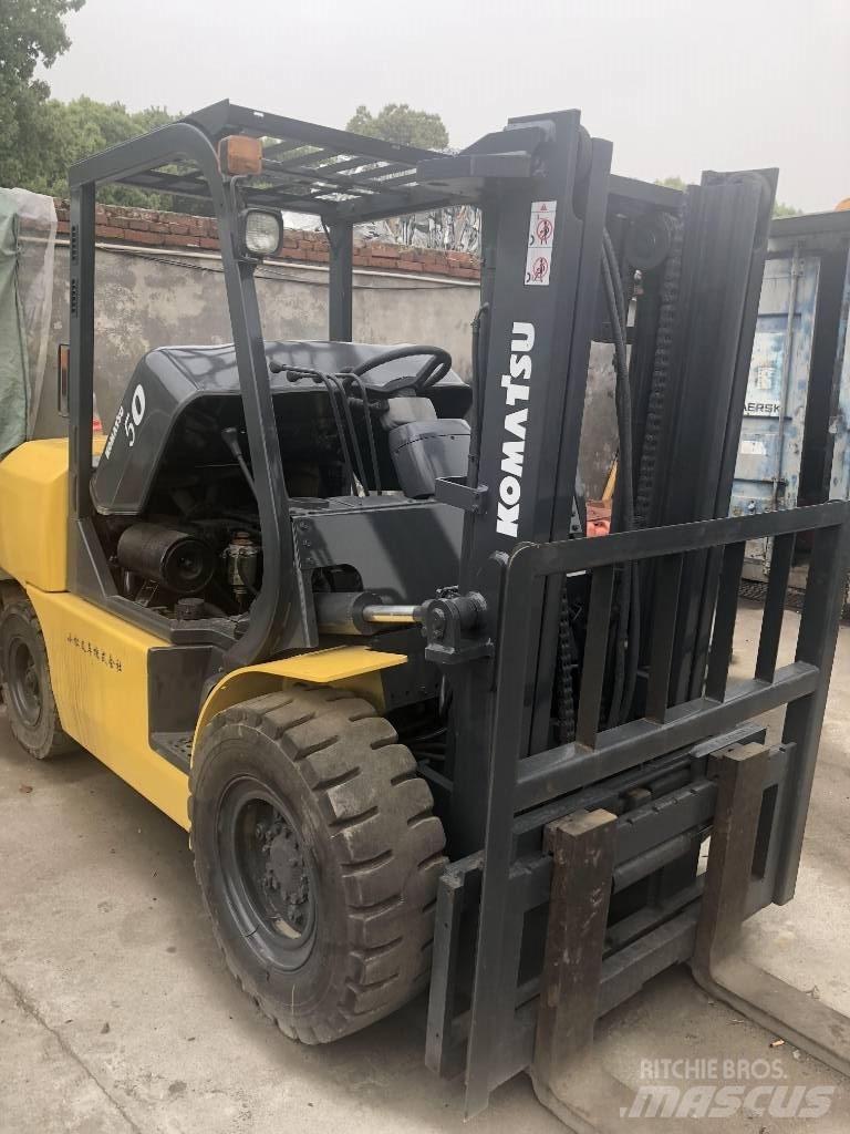 Komatsu 5 Ton Tehnika ar dīzeļa dzinēju