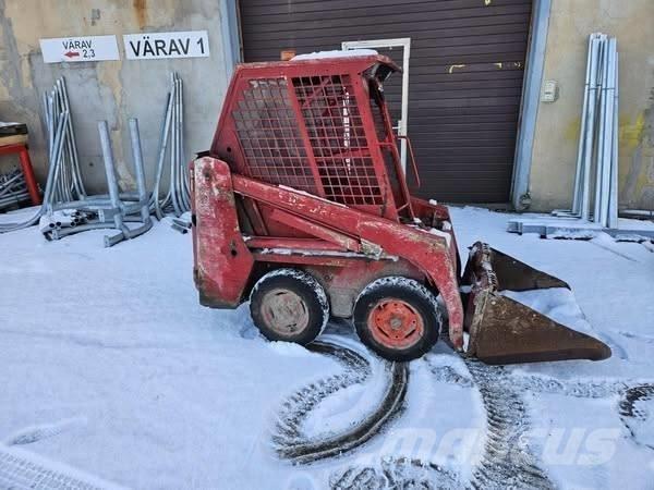 Bobcat 463 Lietoti riteņu kompaktiekrāvēji