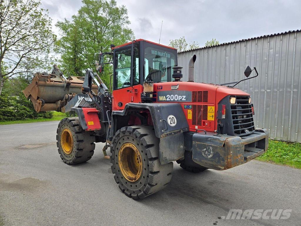 Komatsu WA200PZ-6 Iekrāvēji uz riteņiem