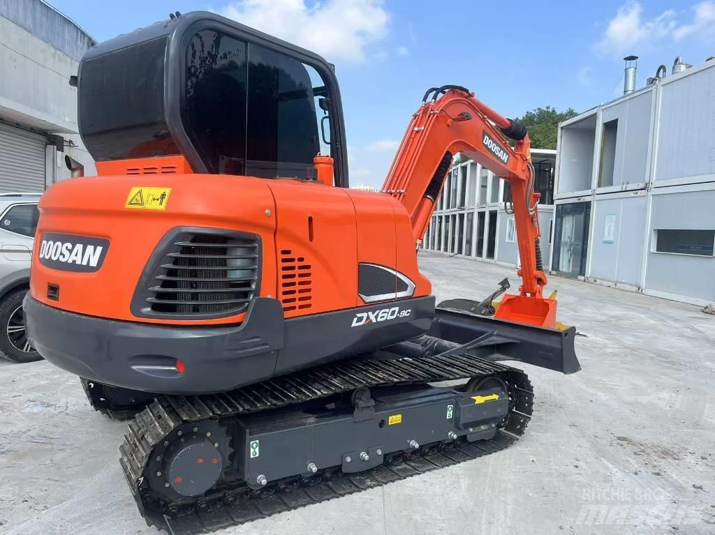 Doosan DX 60 Kāpurķēžu ekskavatori