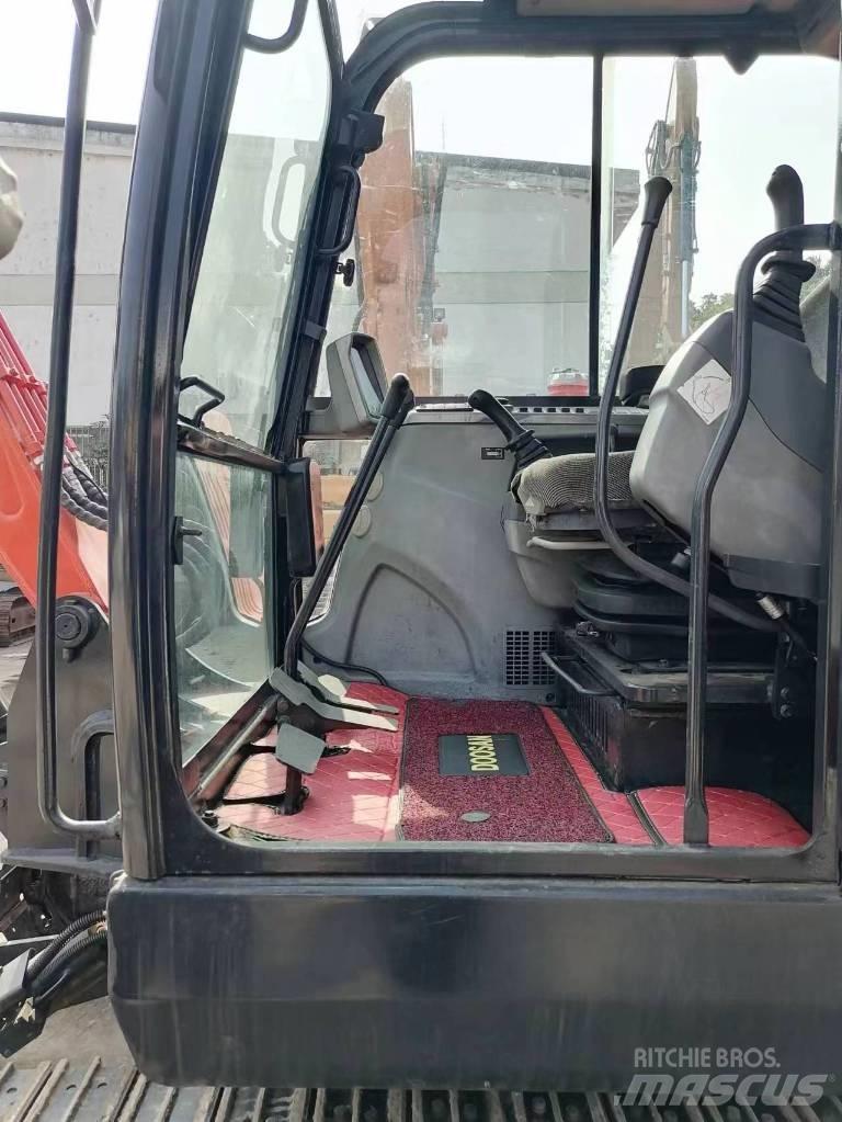 Doosan DX 60 Kāpurķēžu ekskavatori
