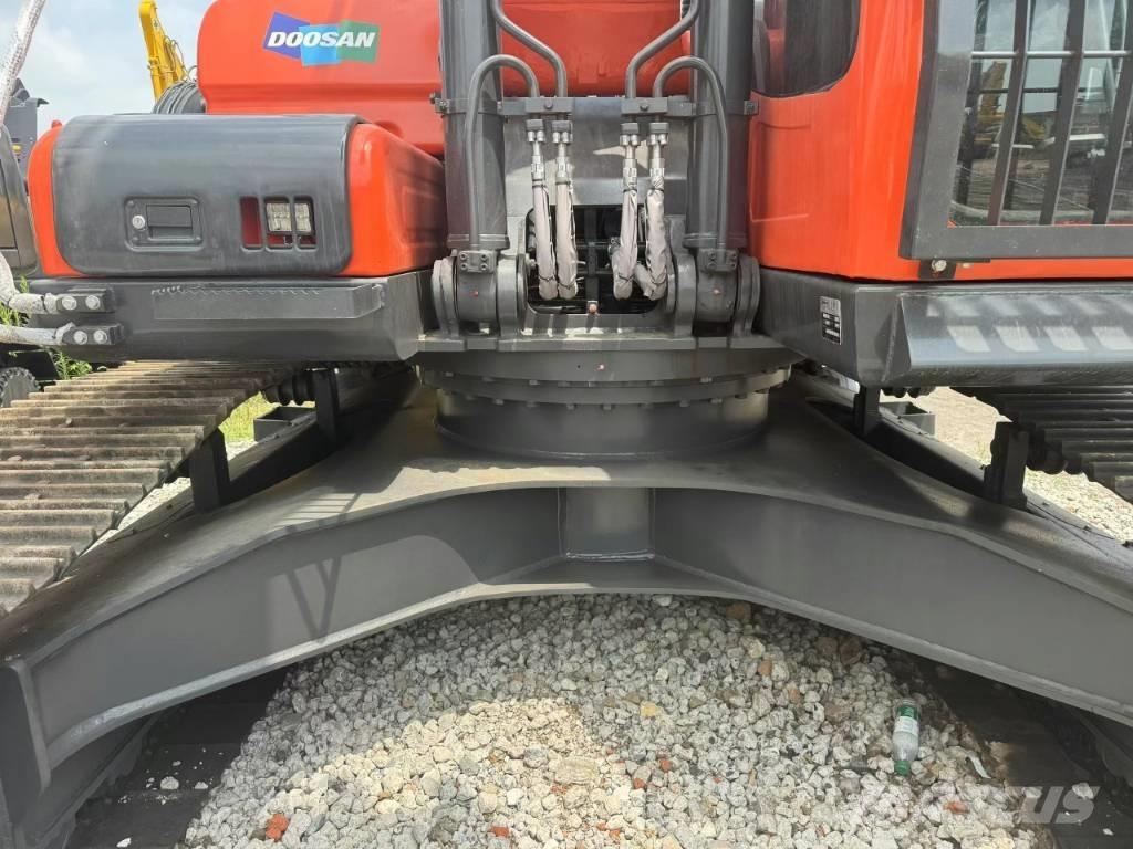 Doosan 300LC-9C Kāpurķēžu ekskavatori
