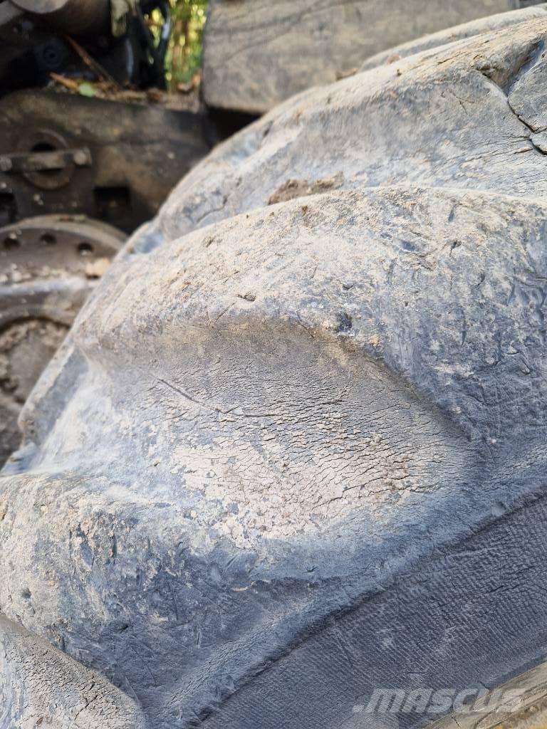 John Deere 1270 D Harvesteri