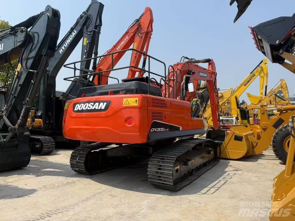 Doosan DX 300 LC Kāpurķēžu ekskavatori