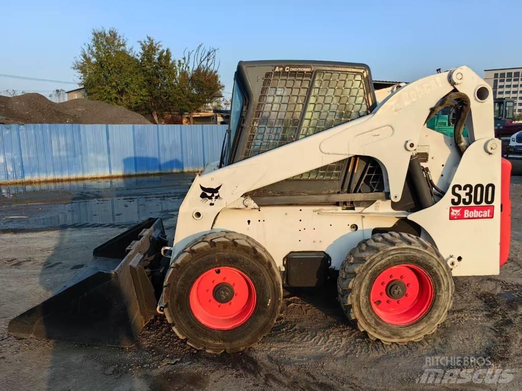 Bobcat S 300 Lietoti riteņu kompaktiekrāvēji