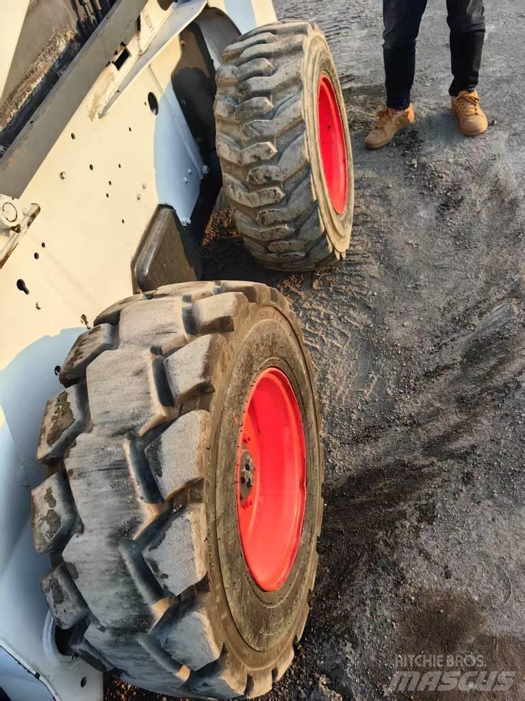 Bobcat S 300 Lietoti riteņu kompaktiekrāvēji
