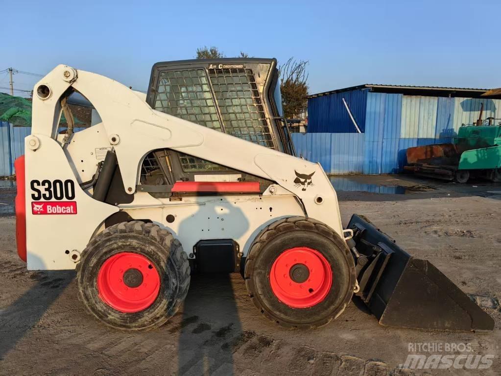 Bobcat S 300 Lietoti riteņu kompaktiekrāvēji
