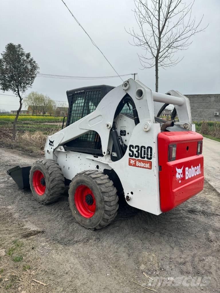 Bobcat S 300 Lietoti riteņu kompaktiekrāvēji