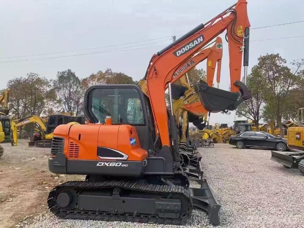Doosan DX 60 Kāpurķēžu ekskavatori