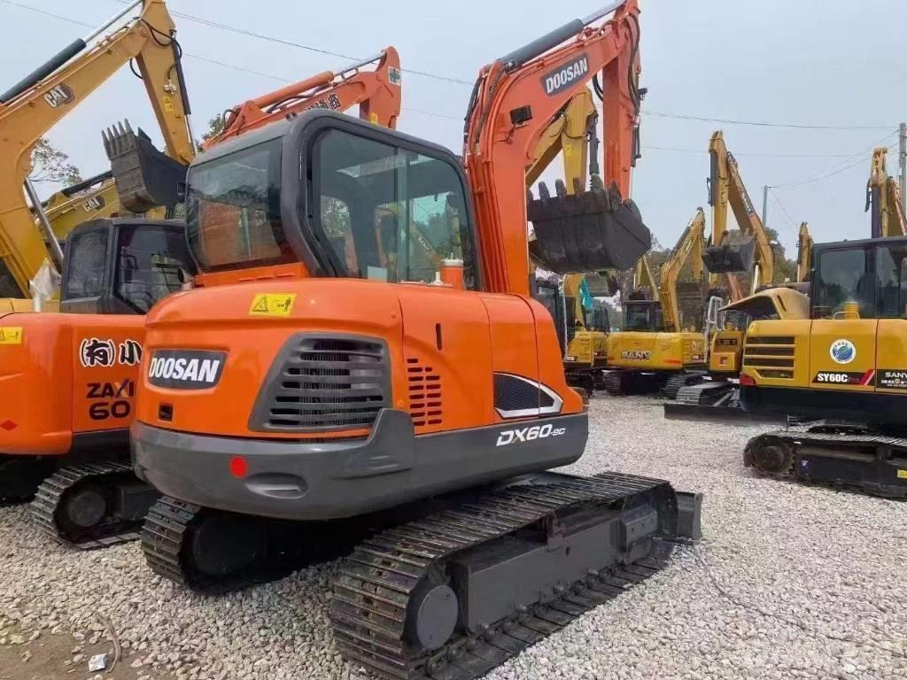 Doosan DX 60 Kāpurķēžu ekskavatori