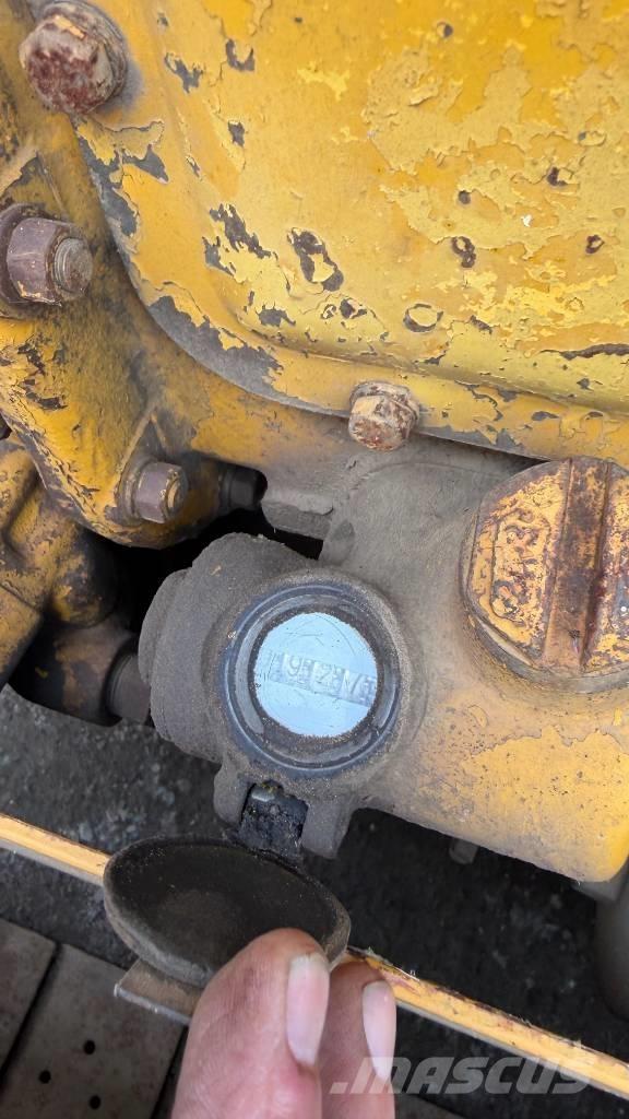 CAT D 2 Kāpurķēžu buldozeri