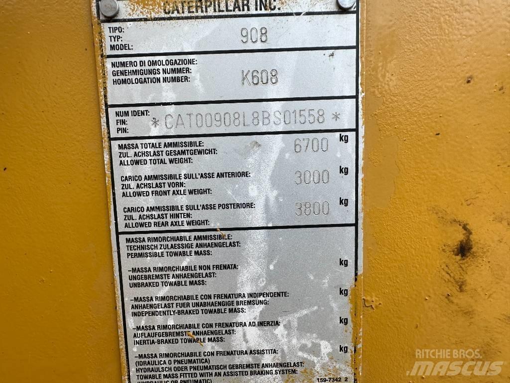CAT 908 Iekrāvēji uz riteņiem