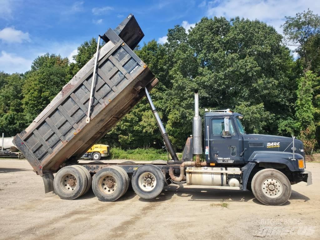 Mack CL713 Pašizgāzējs
