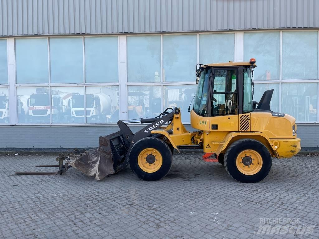 Volvo L 30 G  2017     CE Iekrāvēji uz riteņiem