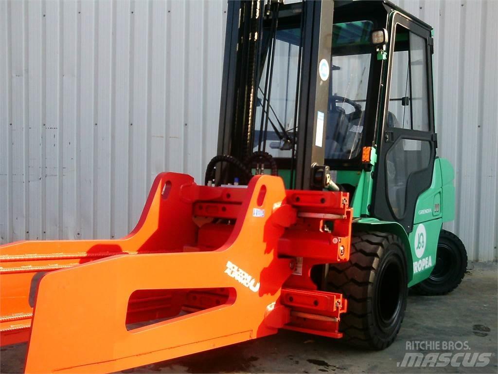 Mitsubishi FD30NTD Tehnika ar dīzeļa dzinēju