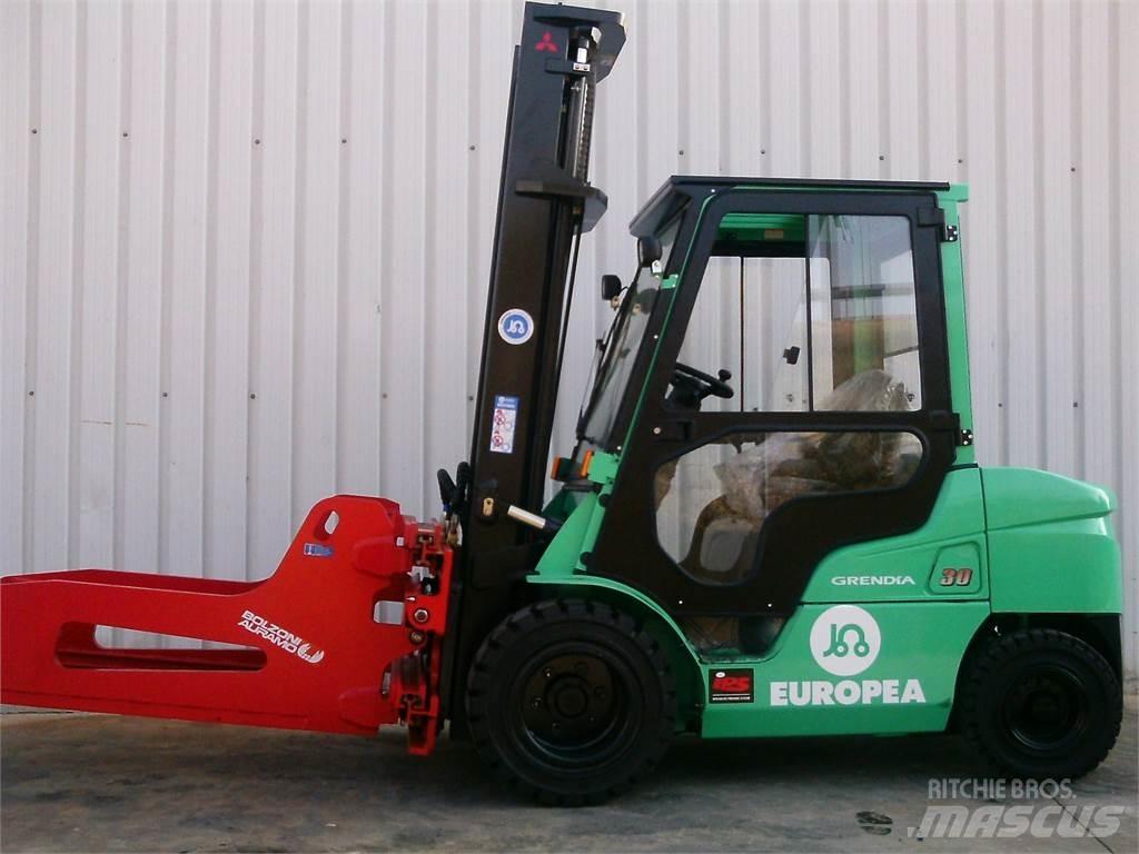 Mitsubishi FD30NTD Tehnika ar dīzeļa dzinēju