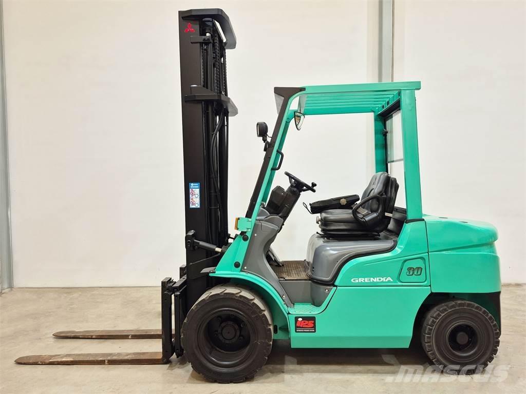 Mitsubishi FD30NTD Tehnika ar dīzeļa dzinēju