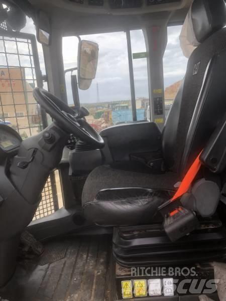 CAT 926M Iekrāvēji uz riteņiem