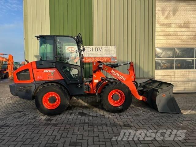 Kubota R 082 Iekrāvēji uz riteņiem