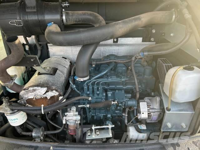 Kubota R 082 Iekrāvēji uz riteņiem