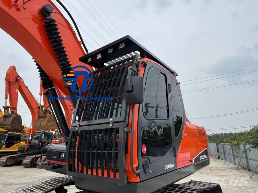 Doosan DX 225 LCA Kāpurķēžu ekskavatori