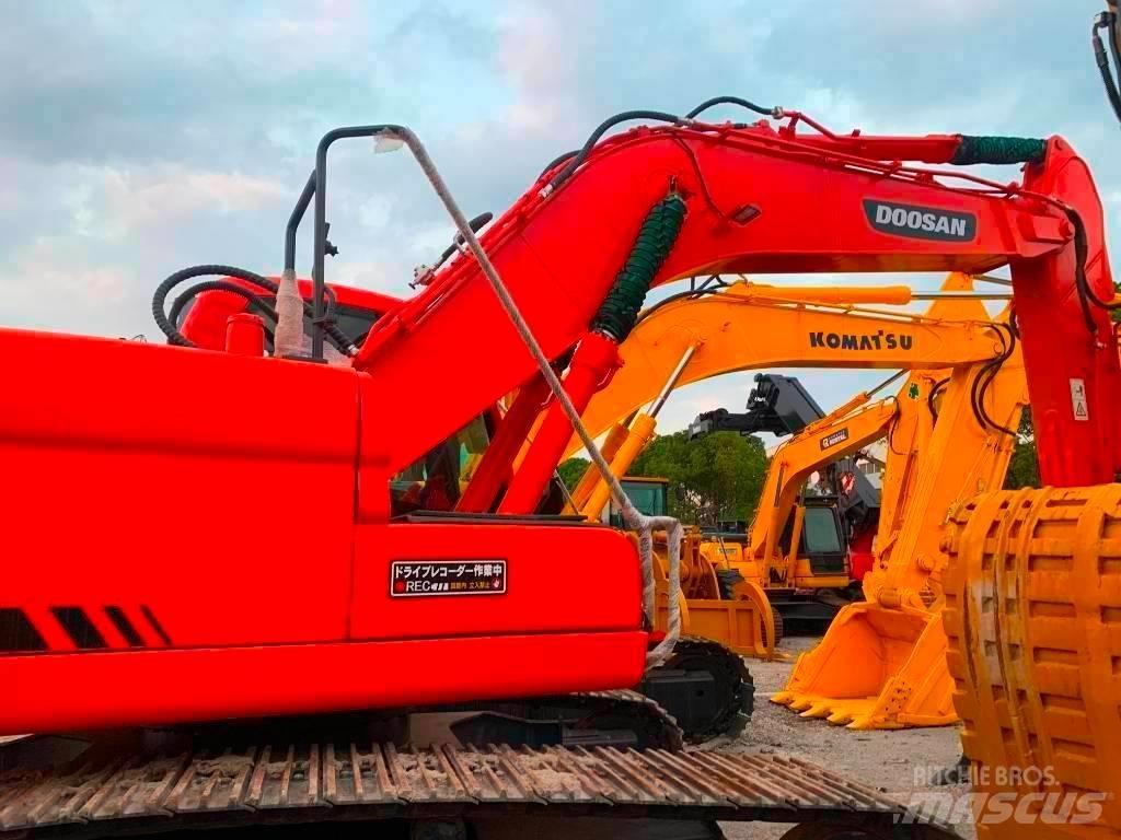 Doosan DX 225 LC Kāpurķēžu ekskavatori