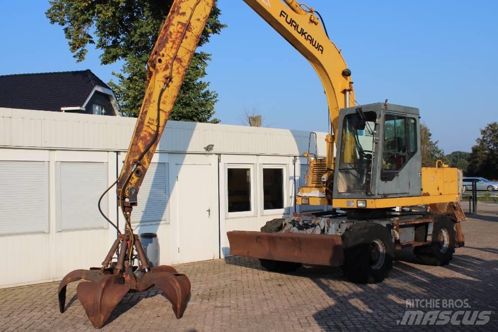 Furukawa W 630 E Ekskavatori uz riteņiem