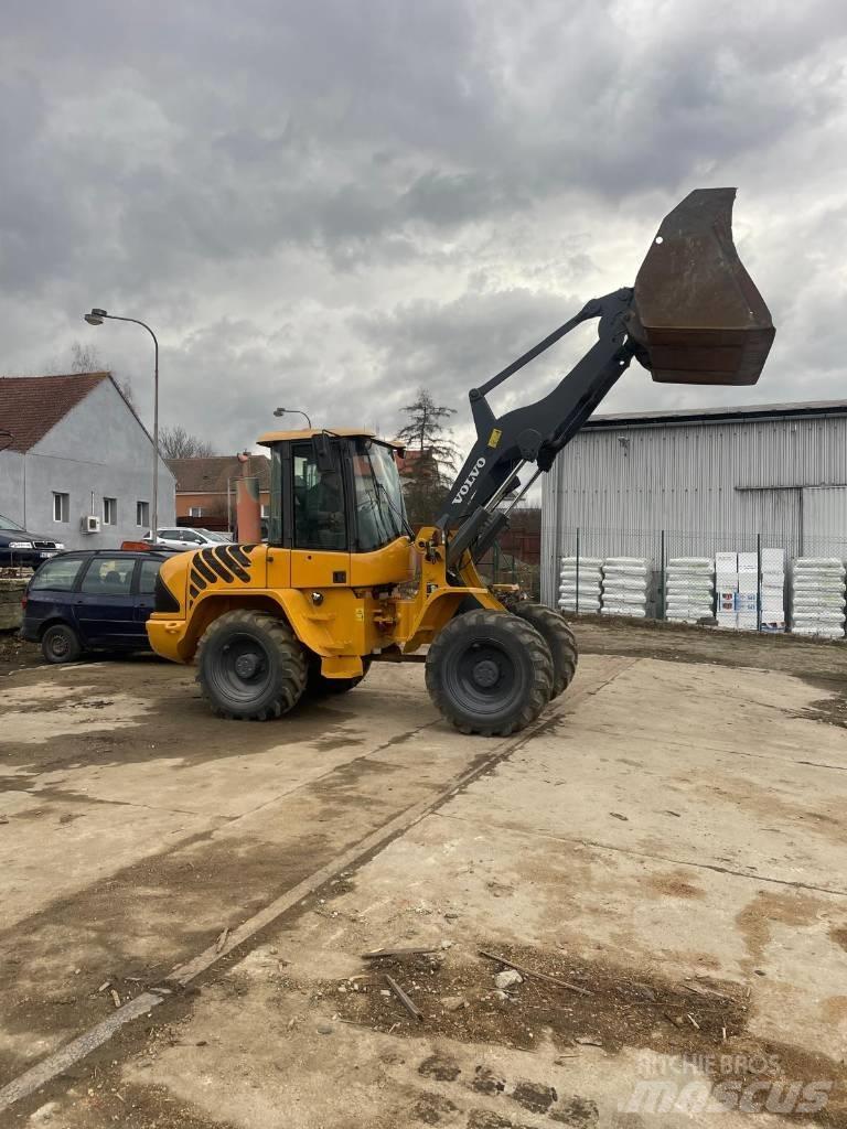 Volvo L 40 B Iekrāvēji uz riteņiem