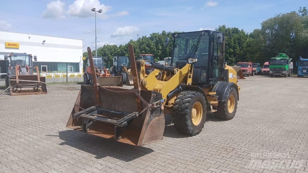 CAT 908 M Iekrāvēji uz riteņiem