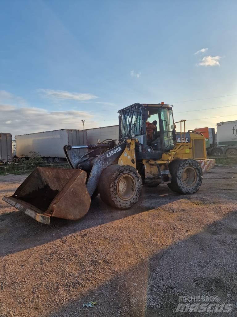 Bell L 1506 E Iekrāvēji uz riteņiem