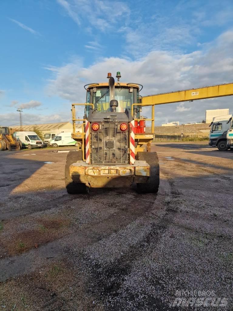 Bell L 1506 E Iekrāvēji uz riteņiem