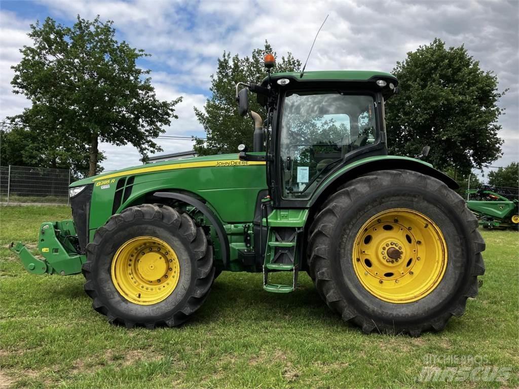 John Deere 8285R Traktori