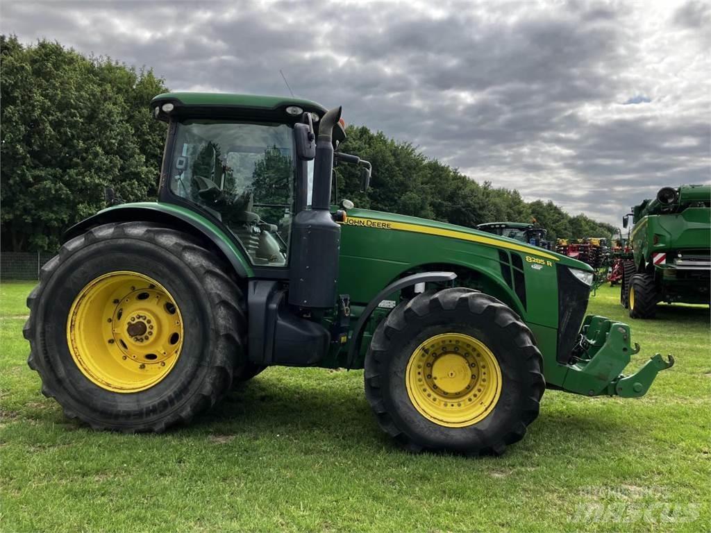 John Deere 8285R Traktori