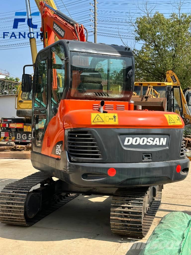 Doosan dx 60 Kāpurķēžu ekskavatori