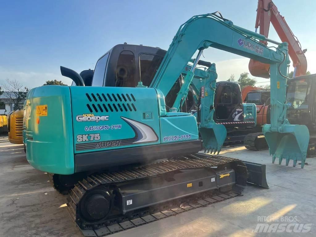 Kobelco SK75-8 Kāpurķēžu ekskavatori