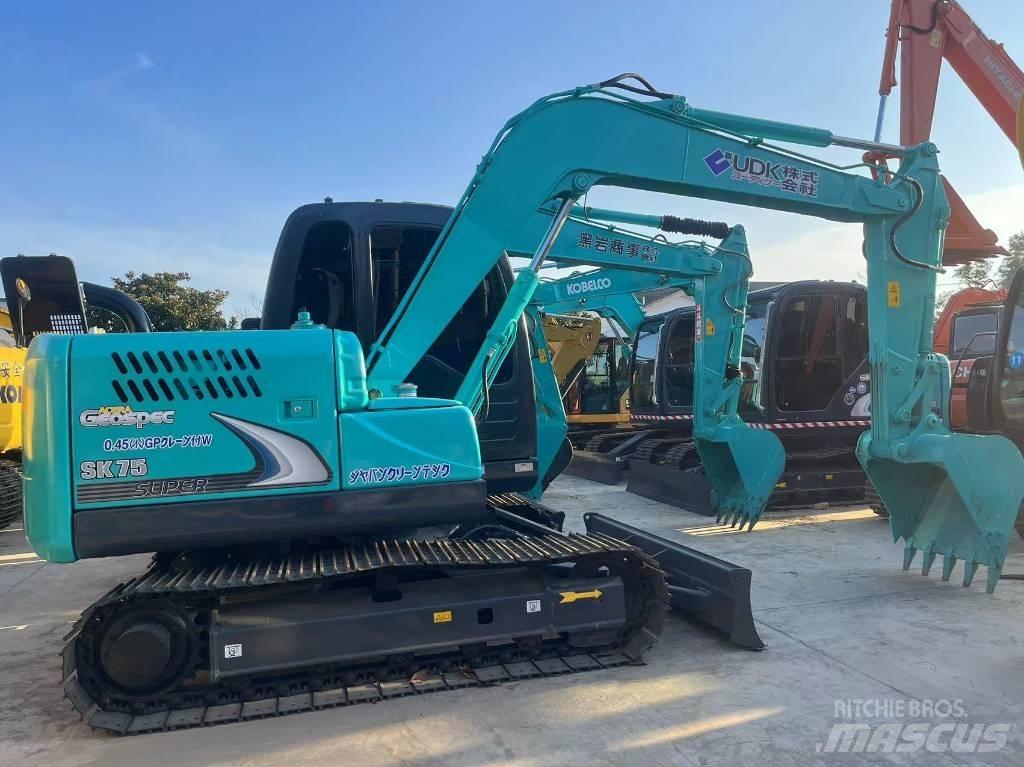 Kobelco SK75-8 Kāpurķēžu ekskavatori