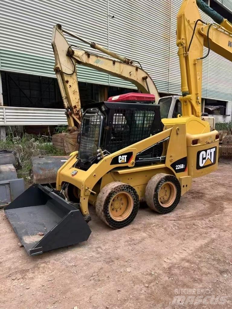 CAT 226 B 3 Lietoti riteņu kompaktiekrāvēji