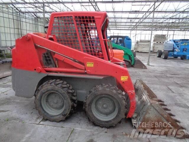 Bobcat S130 Lietoti riteņu kompaktiekrāvēji