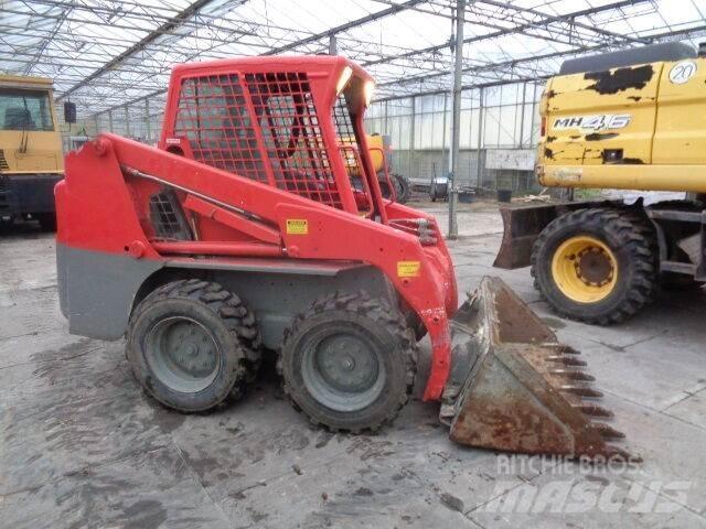 Bobcat S130 Lietoti riteņu kompaktiekrāvēji