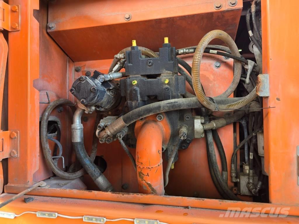 Doosan DX 210 W Ekskavatori uz riteņiem