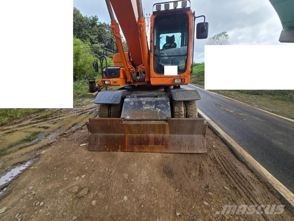 Doosan DX 210 W Ekskavatori uz riteņiem