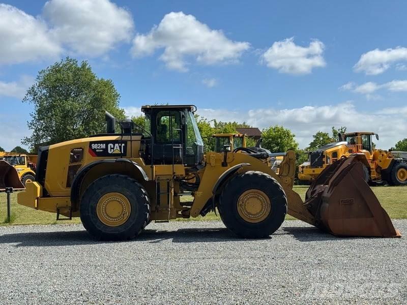 CAT 982 M Iekrāvēji uz riteņiem