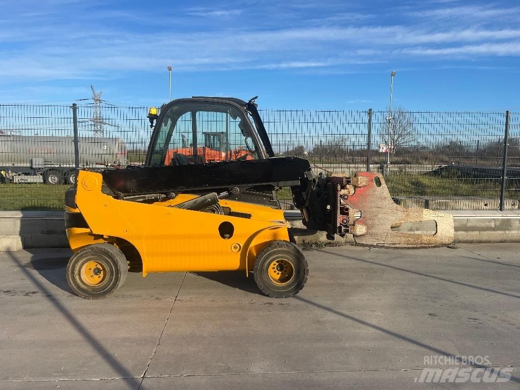 JCB TLT 35 D / 4x4 Teleskopiskie manipulatori
