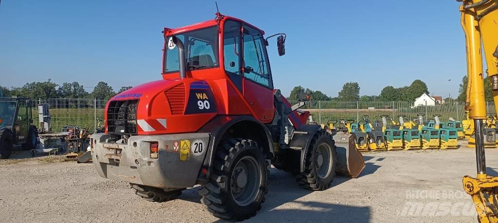 Komatsu WA 90 Iekrāvēji uz riteņiem