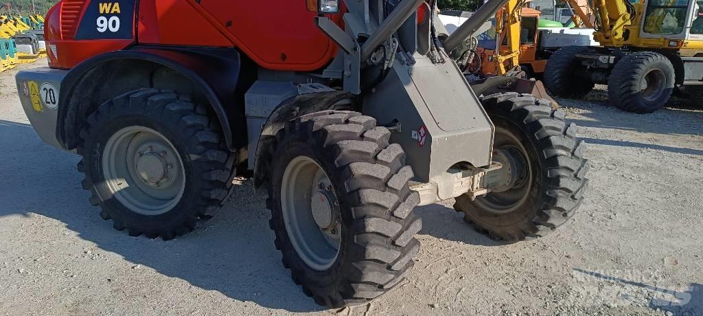 Komatsu WA 90 Iekrāvēji uz riteņiem