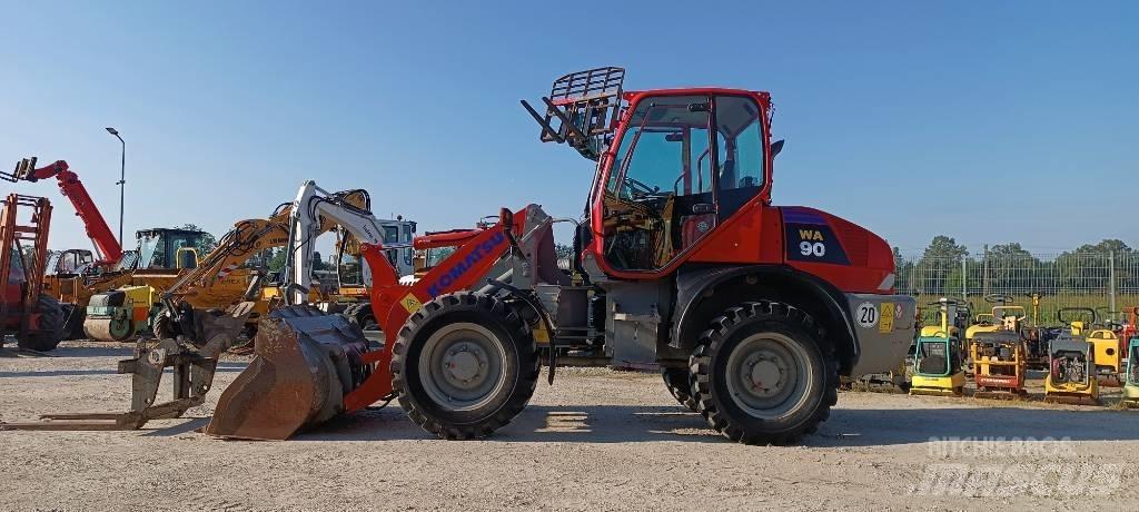 Komatsu WA 90 Iekrāvēji uz riteņiem