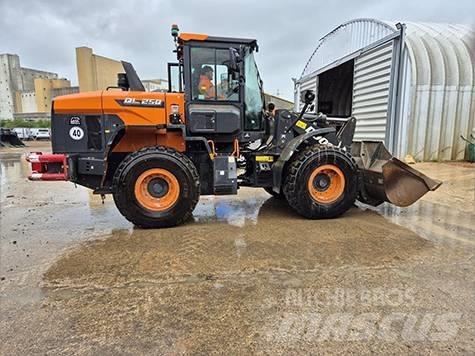 Doosan DL 250-7 Iekrāvēji uz riteņiem