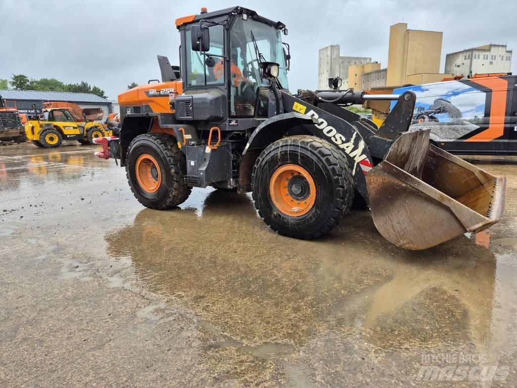 Doosan DL 250-7 Iekrāvēji uz riteņiem