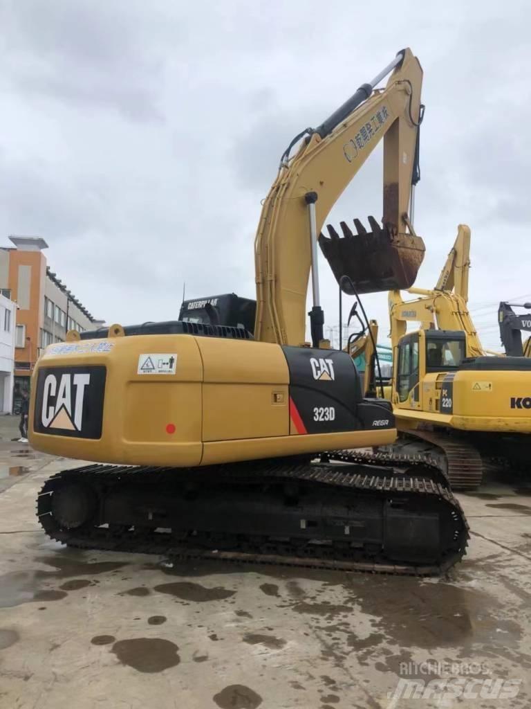CAT 323 D Kāpurķēžu ekskavatori