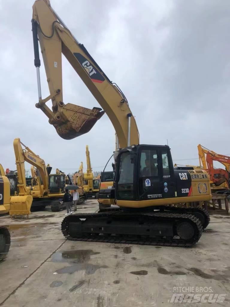 CAT 323 D Kāpurķēžu ekskavatori